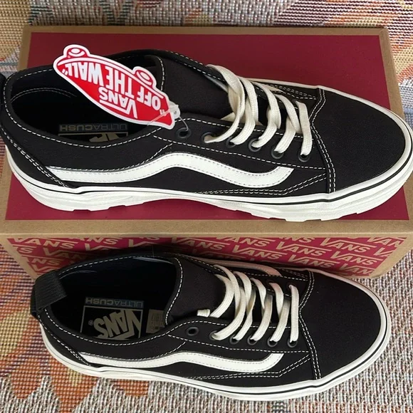Vans Men’s Sentry Old Skool (Canvas) Black/MarshmallowVN0A5KR3VQESneakers